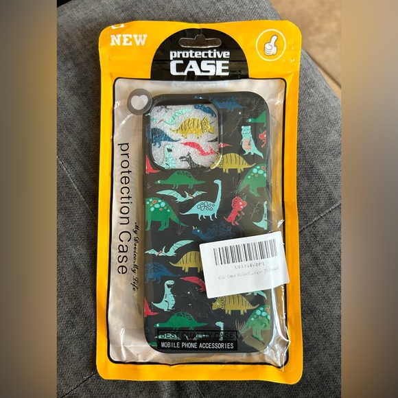 Dinosaur iPhone 14 case - Picture 2 of 6